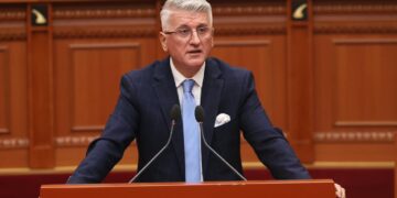 “Po silleni si pushtues”/ Gjekmarkaj kritikon ashpër Reformën Territoriale: Është anarki administrative