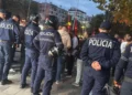 Kuvendi vijon seancën maratonë, policia kordon përpara rigrumbullimit të protestuesve