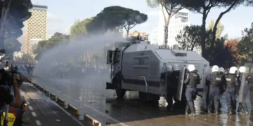 Policia distancohet nga Rama? Shkresa urgjente për komisariatet: Jo kontroll telefonave pa autorizim gjykate, kujdes me të miturit dhe gazin lotsjellës