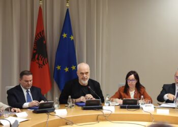 Pas i rrahu në protesta, Rama paralajmëron: Duhet të kufizojmë rrjetet sociale deri në 18 vjeç