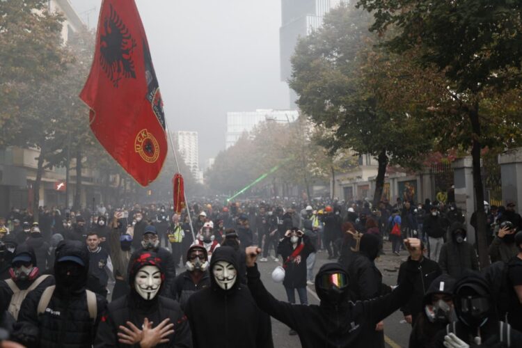 Protesta që sfidon qeverinë Rama në sytë e Europës, Corriere della Sera raporton revoltën e të rinjve
