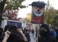 “Kur pushteti vesh paruken…”, revolta e studentëve nëpërmjet fotografive në protestën e 19-të kundër Ramës