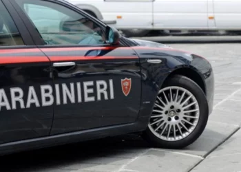 Shqiptari ndjek ish-partneren deri në piceri, gruaja mbyllet në tualet dhe telefonon policinë