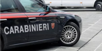 Shqiptari ndjek ish-partneren deri në piceri, gruaja mbyllet në tualet dhe telefonon policinë