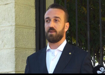 Protestat/ AGSH denoncon 41 raste sulmesh ndaj gazetarëve, kërkon hetime nga Prokuroria