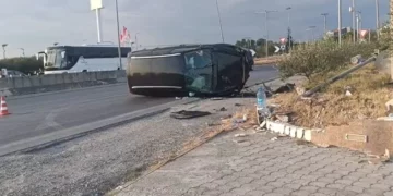 Aksident i rëndë në Lushnje, shoferi humb kontrollin e mjetit dhe përplaset me murin e biznesit