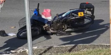 Aksident në Lushnje/ Makina përplas motoçikletën, dërgohet në spital drejtuesi motomjetit