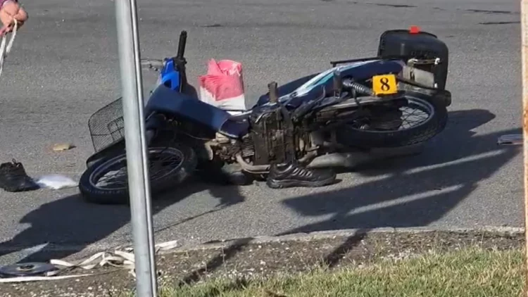 Aksident në Lushnje/ Makina përplas motoçikletën, dërgohet në spital drejtuesi motomjetit