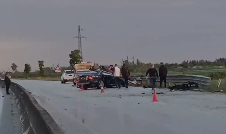 Aksident në Lushnjë! Përplasen dy automjete, rëndohet trafiku në autostradë