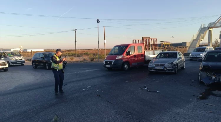 Aksident në Lushnjë! Përplasen dy automjete, rëndohet trafiku në autostradë