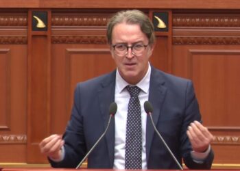 Deputeti i PD nuk përmbahet ndaj socialistëve: Ky parlament po merr titullin e çmendurisë