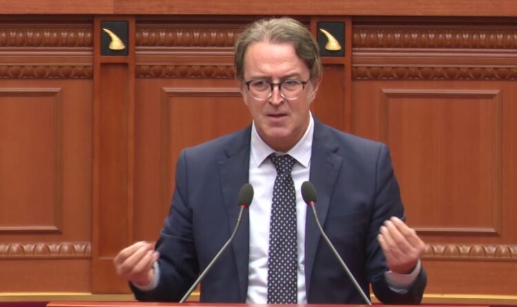 Deputeti i PD nuk përmbahet ndaj socialistëve: Ky parlament po merr titullin e çmendurisë
