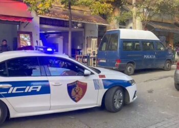 Të shtëna me armë te “Ali Demi” në Tiranë, forca të shumta policie rrethojnë një lokal