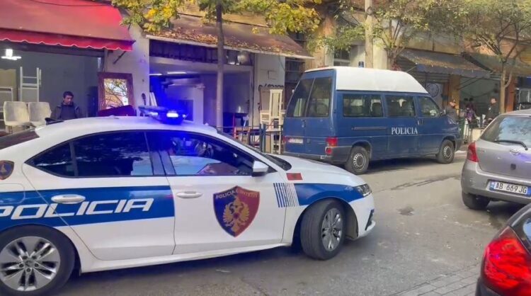 Të shtëna me armë te “Ali Demi” në Tiranë, forca të shumta policie rrethojnë një lokal