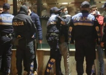 Gjykata e Tiranës liron nga burgu 22 protestues, 17 prej tyre arrestime të paligjshme