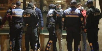 Gjykata e Tiranës liron nga burgu 22 protestues, 17 prej tyre arrestime të paligjshme