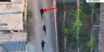 Gjatë ndjekjes nga Policia përplas makinën e efektivëve dhe hedh pistoletën, arrestohet 27-vjeçari