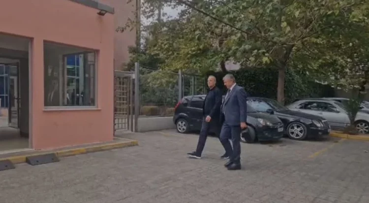 Bashkëshorti i Olta Xhaçkës/ Artan Gaçi paraqitet në SPAK, ish-deputeti socialist shoqërohet nga avokati