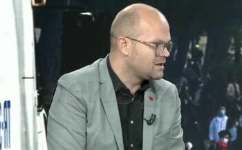 “Kanë humbur lidhjen me realitetin”, Aulon Kalaja: Shkoni te Spitali Ushtarak, jam traumatizuar!