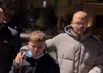 Aulon Kalaja sfidon Taulant Ballën, publikon bisedën me të miturin që u dhunua nga policia