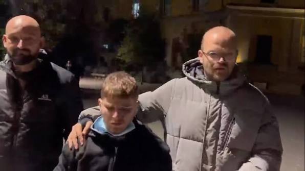 Aulon Kalaja sfidon Taulant Ballën, publikon bisedën me të miturin që u dhunua nga policia