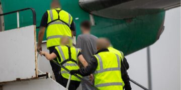 Shqiptarët më të dëbuarit nga Anglia, në krye të listës për të pestin vit radhazi