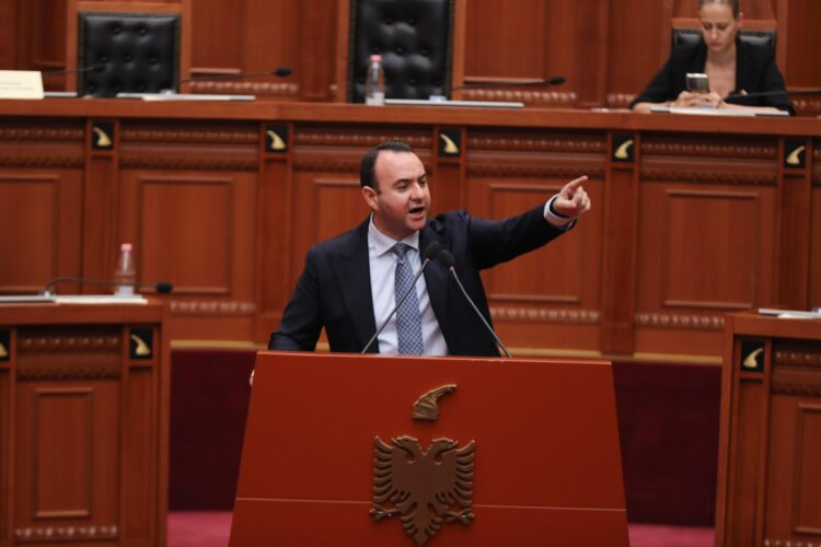 “Deputetët e PS do votojnë si ‘çeço’ pro reformës”- Klevis Balliu: Rama i kërcënon me dosje dhe na bëjnë moral për ndryshime