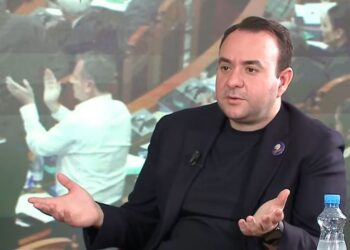 Balliu ironizon socialistët: Edhe Zegjineja ka më shumë dinjitet se Braçe dhe Spiropali