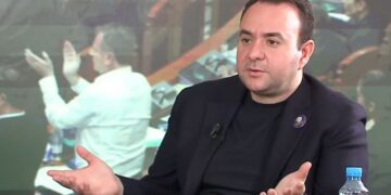 Balliu ironizon socialistët: Edhe Zegjineja ka më shumë dinjitet se Braçe dhe Spiropali