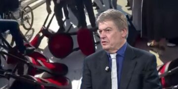 Kërkesa e Ramës për dialog, ish-Presidenti Topi: Del në trotuar vë karrige, nuk është serioze! Kjo shoqëri s’e duron dot më këtë sjellje