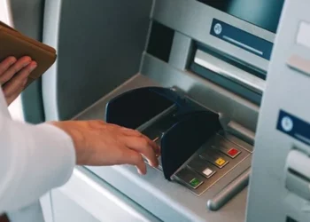 Shqiptarët zhyten në varfëri! Mbi 1 milionë llogari bankare kanë pothuajse 0 lekë brenda