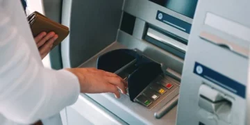 Shqiptarët zhyten në varfëri! Mbi 1 milionë llogari bankare kanë pothuajse 0 lekë brenda