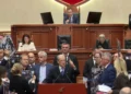 Berisha u kthehet deputetëve të PS: Gazin lotsjellës, kafkat dhe kockat e thyera i meritoni ju, jo të rinjtë