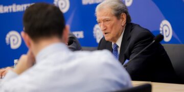 Berisha: Rama kërkon të mbajë pushtetin me thonj, të gjithë duhet të ngrihemi nesër para parlamentit