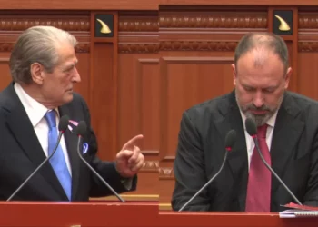 “Njeri i papërgjegjshëm”/ Berisha akuza ndaj Maznikut: Si ka mundësi që Veliaj është në burg dhe ti je këtu?