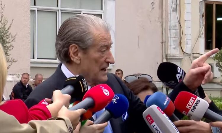 Mbledhja e grupit socialist, Berisha: Rama po u bërtet si i çmendur deputetëve të tij, presion që të votojnë pro “Territoriales”!