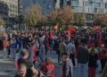 “Jo në emrin tim”/ Dënimi i ish-krerëve të UÇK-së nga Haga me 81 vite burg, protestë në Bruksel