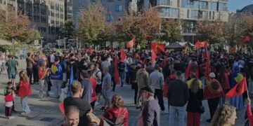 “Jo në emrin tim”/ Dënimi i ish-krerëve të UÇK-së nga Haga me 81 vite burg, protestë në Bruksel