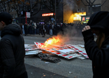 Protestat në Hamburg/ Iniciativa e “Gen Z regelt” shndërrohet në kaos, hedhin fishekzjarrë drejt policisë