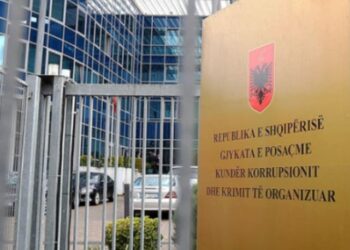 Bojkotimi i seancave nga avokatët/ Maks Haxhia humb gjyqin në Gjykatën Administrative, reagon GJKKO