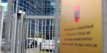 Bojkotimi i seancave nga avokatët/ Maks Haxhia humb gjyqin në Gjykatën Administrative, reagon GJKKO