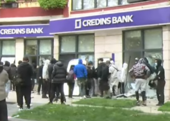 Sulmohet banka në qendër të Tiranës