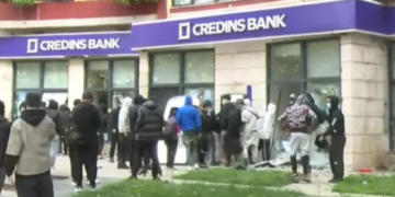 Sulmohet banka në qendër të Tiranës