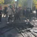 Protesta/ Thyhet dera e Ministrisë së Arsimit, tulla dhe sende të forta drejt godinës