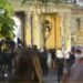 Protestuesit hapin derën e Kryesisë së Kuvendit, ndizet zjarr te hyrja e godinës! Policia hedh gaz lotsjellës