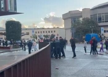 Incidentet në derbi Partizani-Tirana/ Nën hetim tre persona, shpallet në kërkim një 19-vjeçar