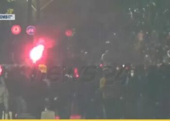 Asnjë hap pas përballë represionit të policisë, brohorima në Bulevard: Rama jepe dorëheqjen
