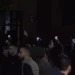 Protestuesit zhvendosen te bashkia e Tiranës, futen brenda godinës pasi thyen derën