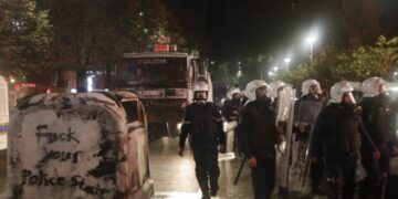 “Në 5 ditë, janë dokumentuar 17 incidente ndaj gazetarëve” – AGSH: Në një rast, gazetarët u penguan në prani të Kryepolicit Skënder Hit