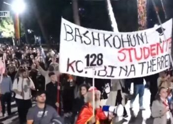 “Dorëheqje, dorëheqje”, nis marshimi i protestuesve në rrugët e kryeqytetit